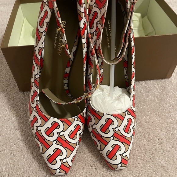 Burberry TB monogram print pumps size 8.5 - Picture 3 of 3